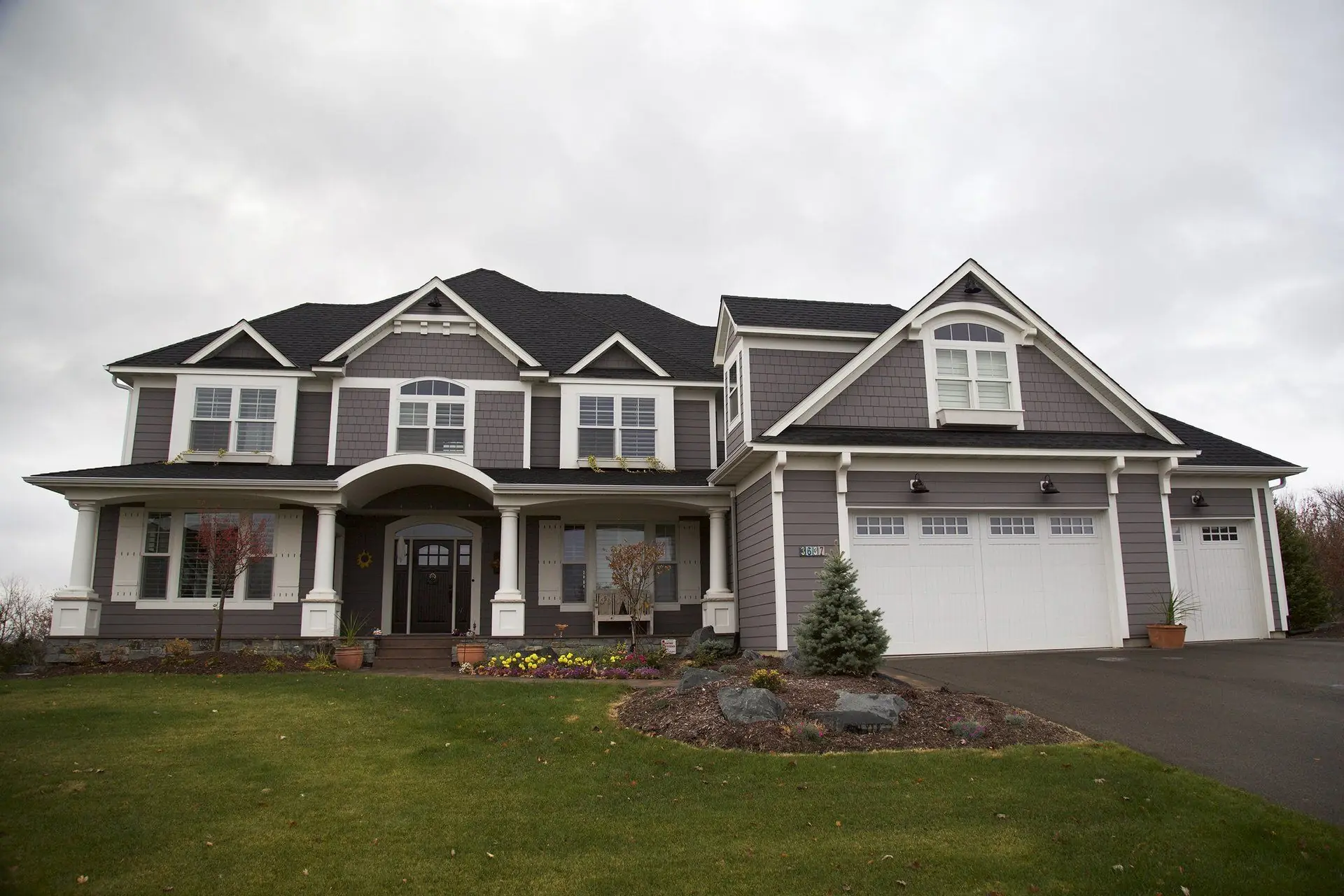 Insulated or not: choosing a garage door for a North Dakota garage